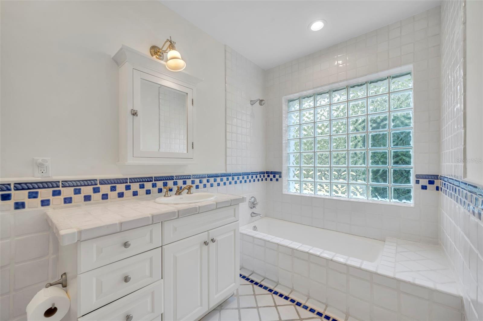 Image 37 of 58 For 700 Pinetree Road