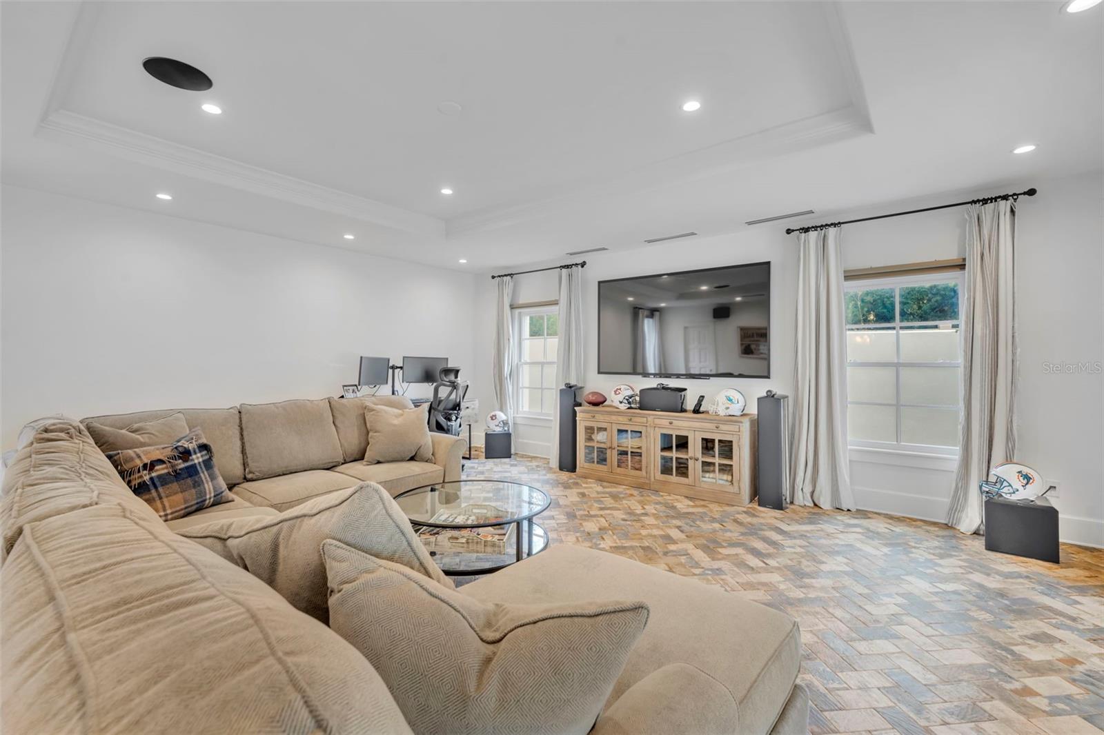 Image 42 of 58 For 700 Pinetree Road