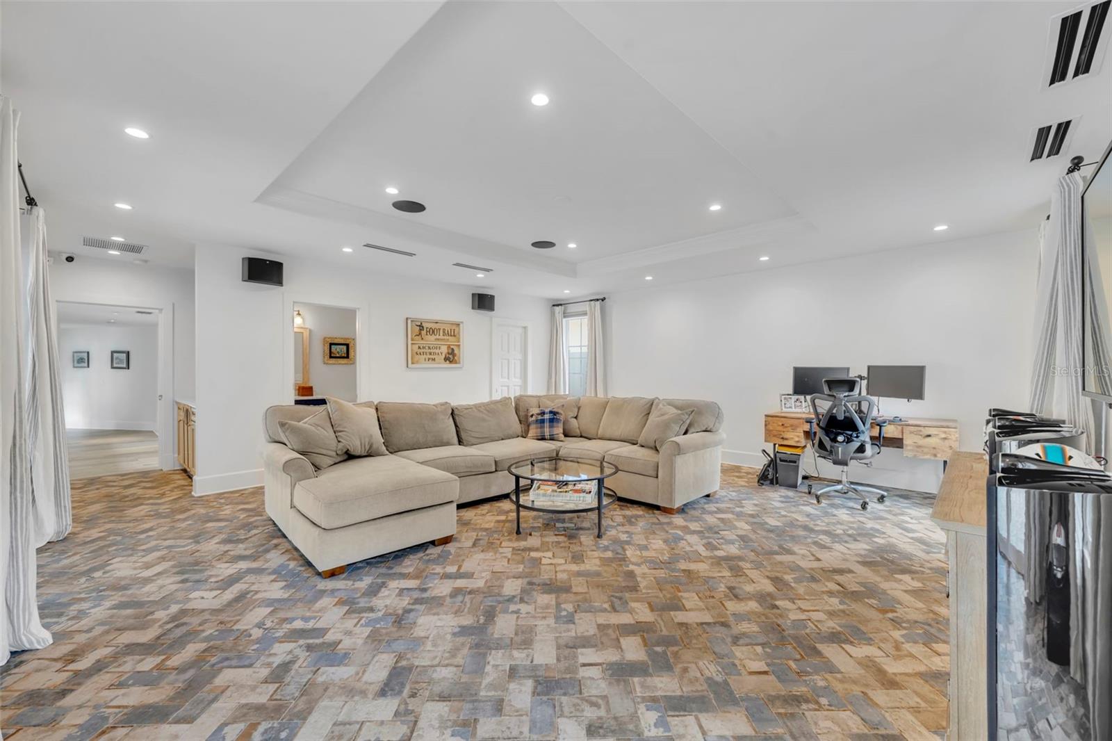 Image 44 of 58 For 700 Pinetree Road