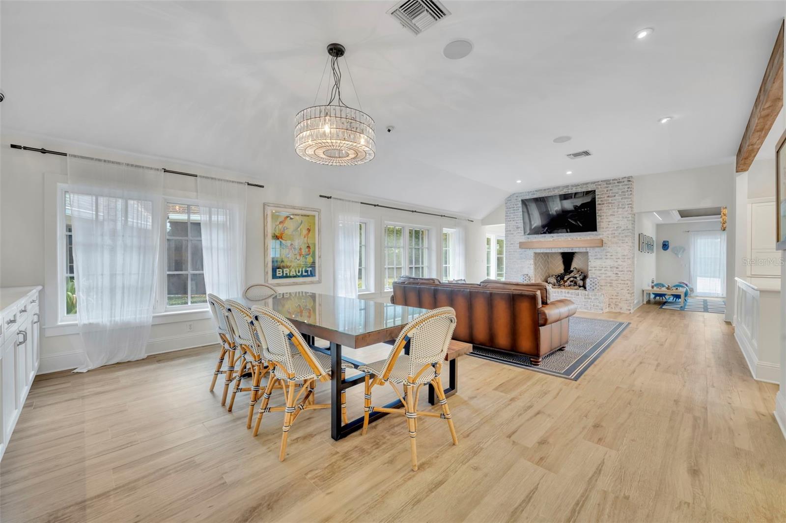 Image 6 of 58 For 700 Pinetree Road