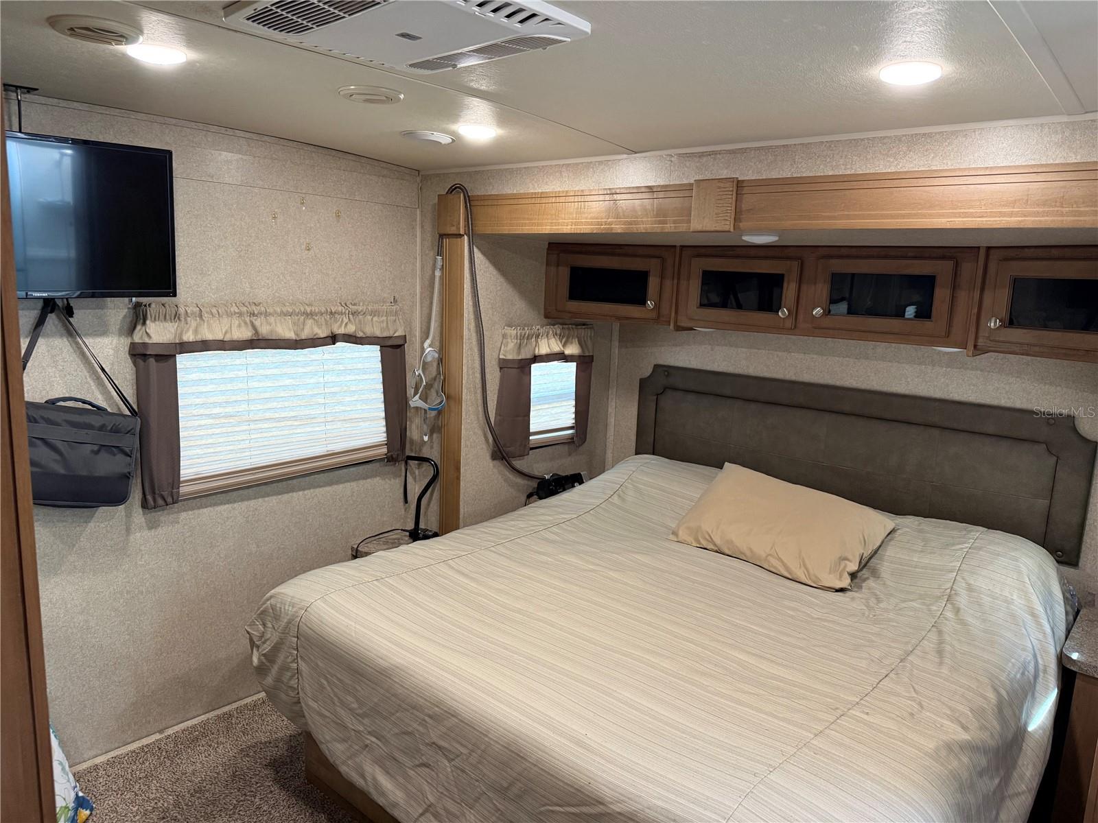 Image 22 of 68 For 2875 102nd Avenue Road