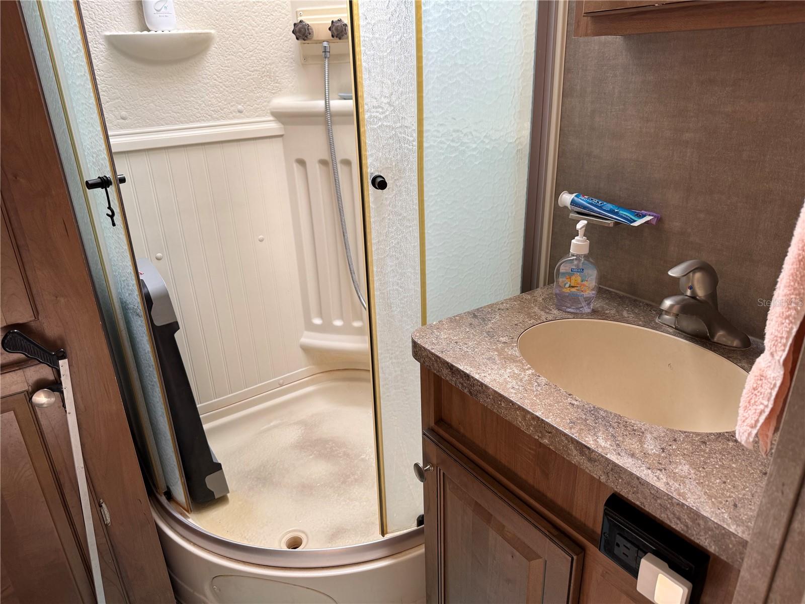 Image 26 of 68 For 2875 102nd Avenue Road