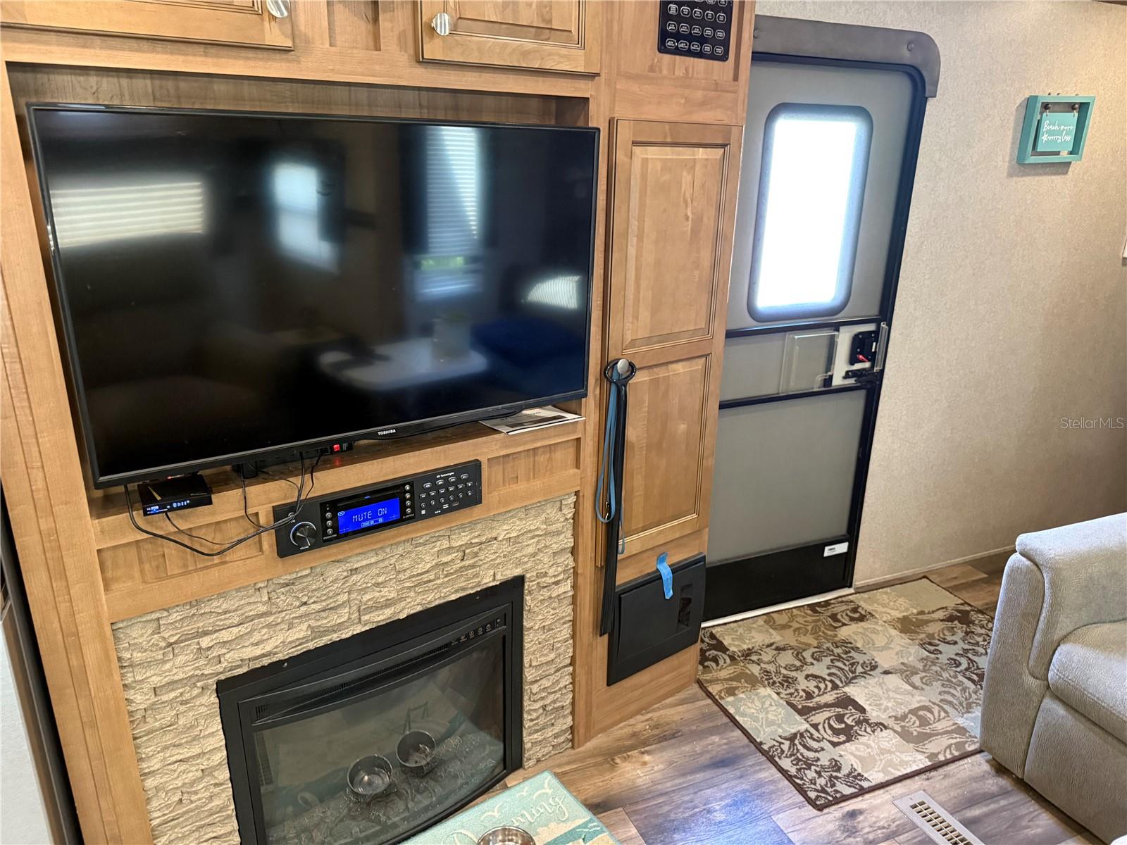 Image 33 of 68 For 2875 102nd Avenue Road