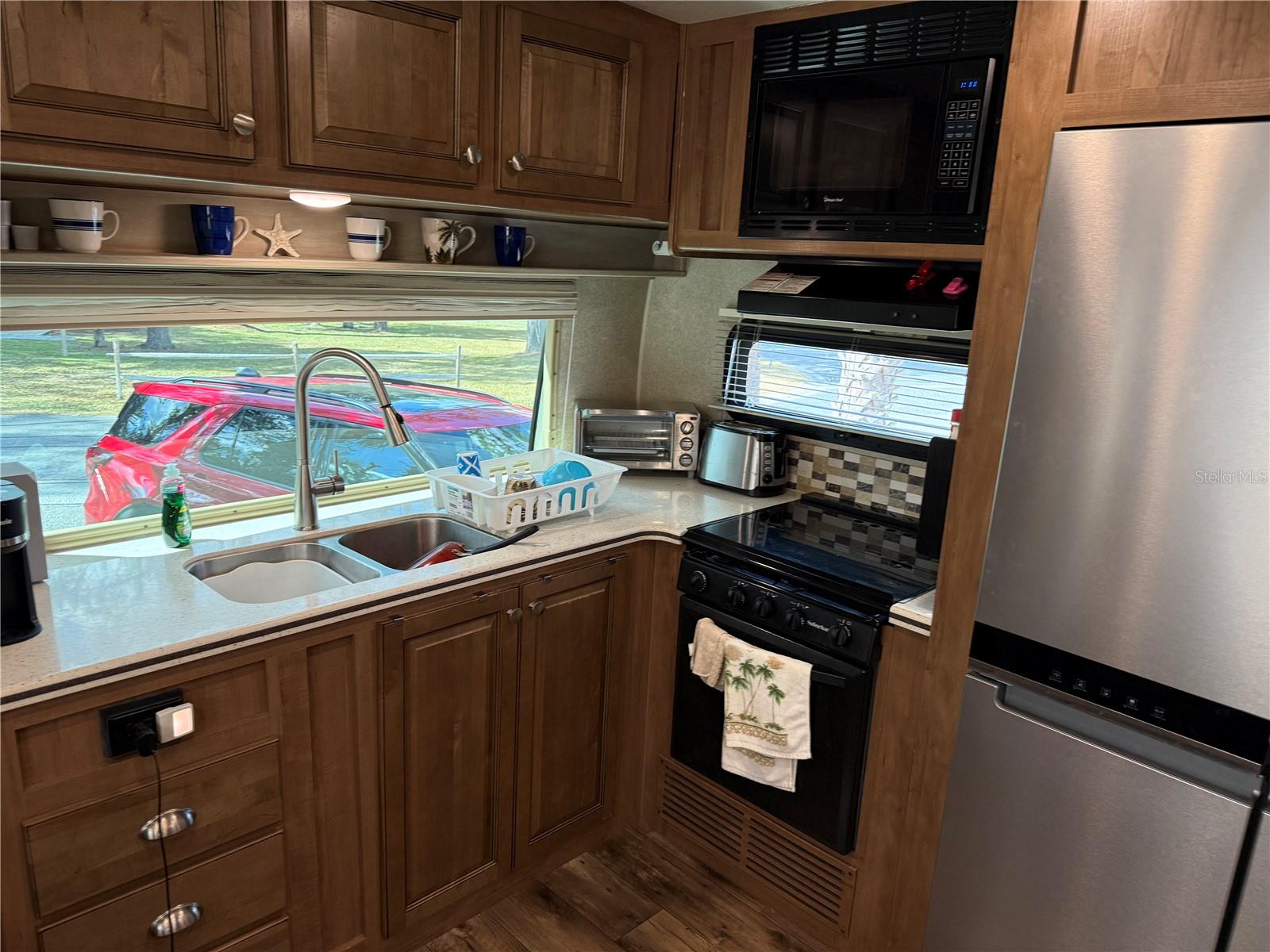 Image 35 of 68 For 2875 102nd Avenue Road