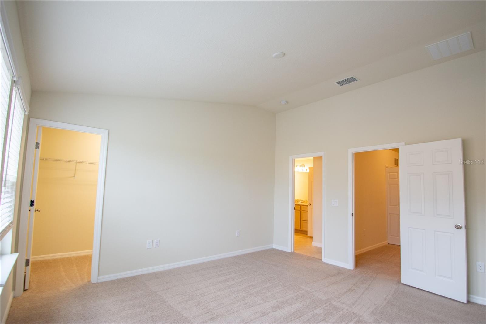 Image 6 of 38 For 3912 Plainview Drive