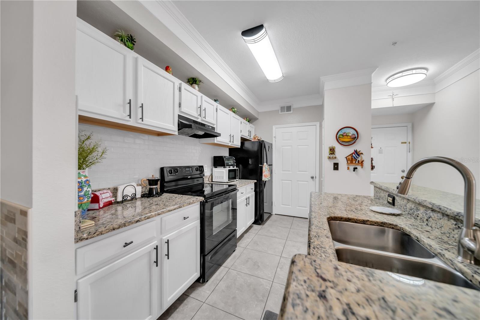 Image 22 of 37 For 11550 Villa Grand  1315