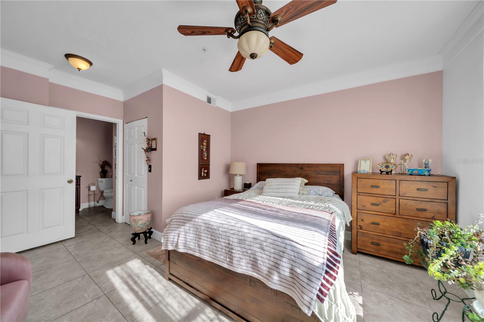 Image 31 of 37 For 11550 Villa Grand  1315