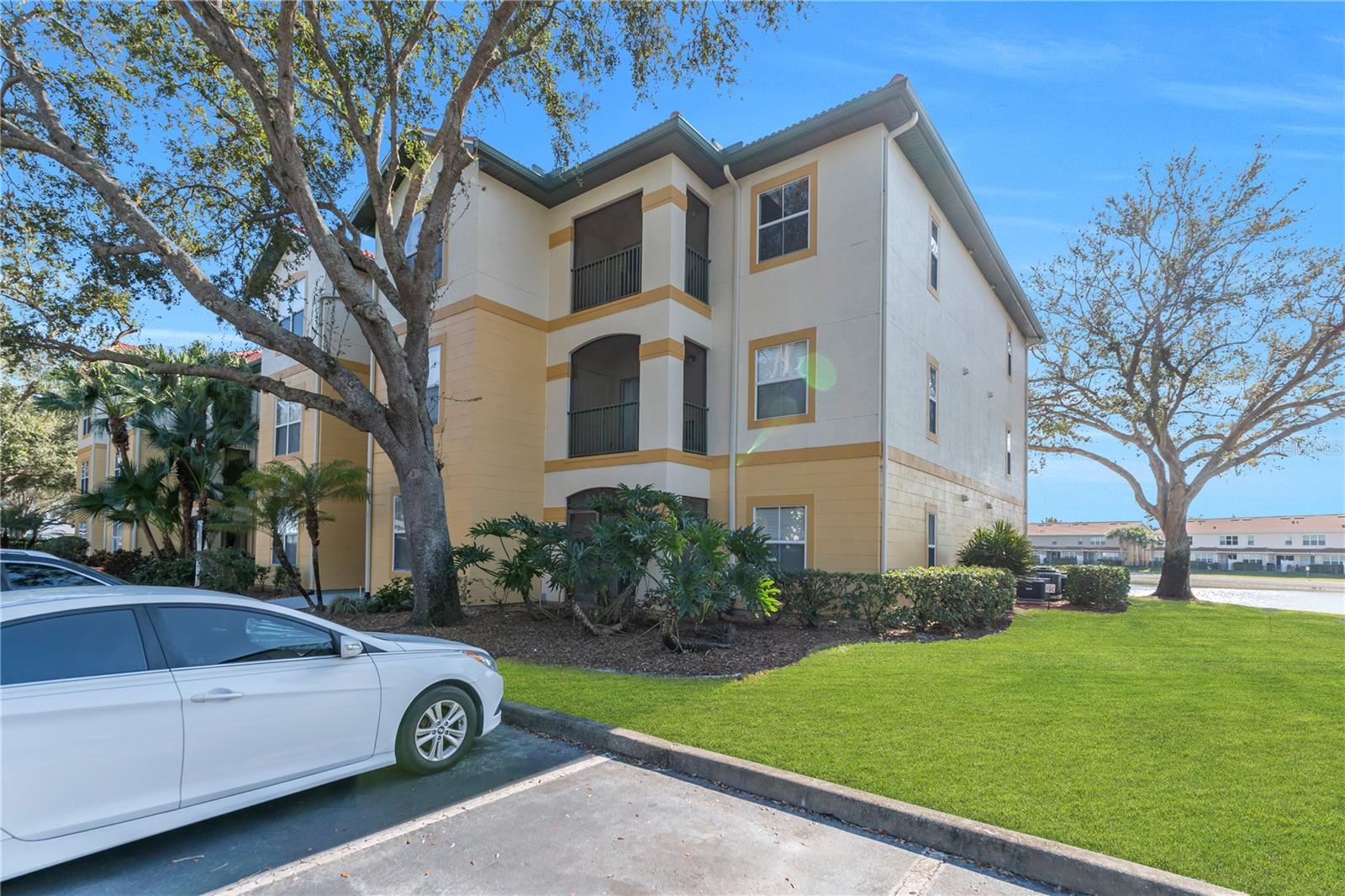 Image 5 of 37 For 11550 Villa Grand  1315