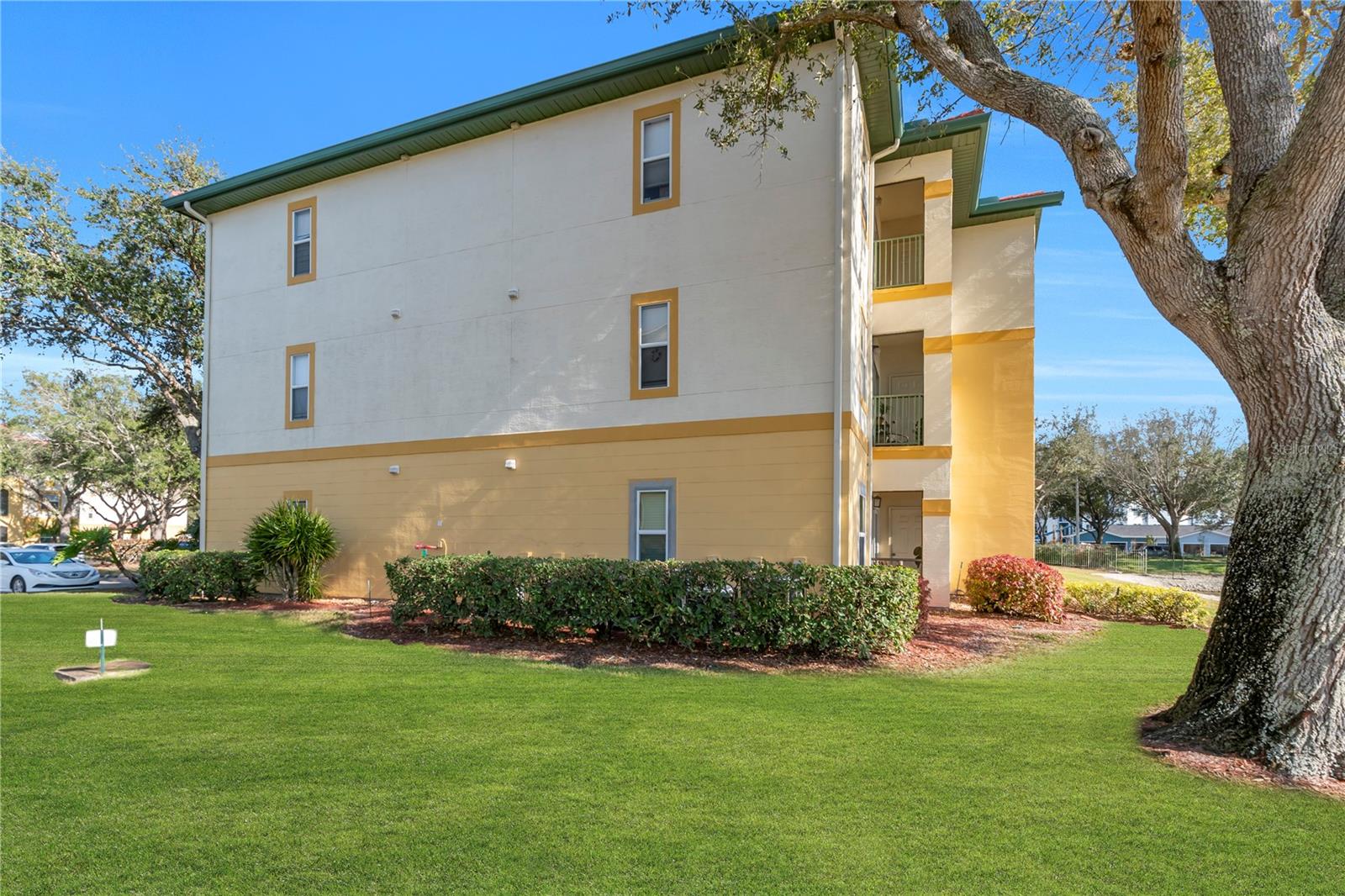 Image 6 of 37 For 11550 Villa Grand  1315