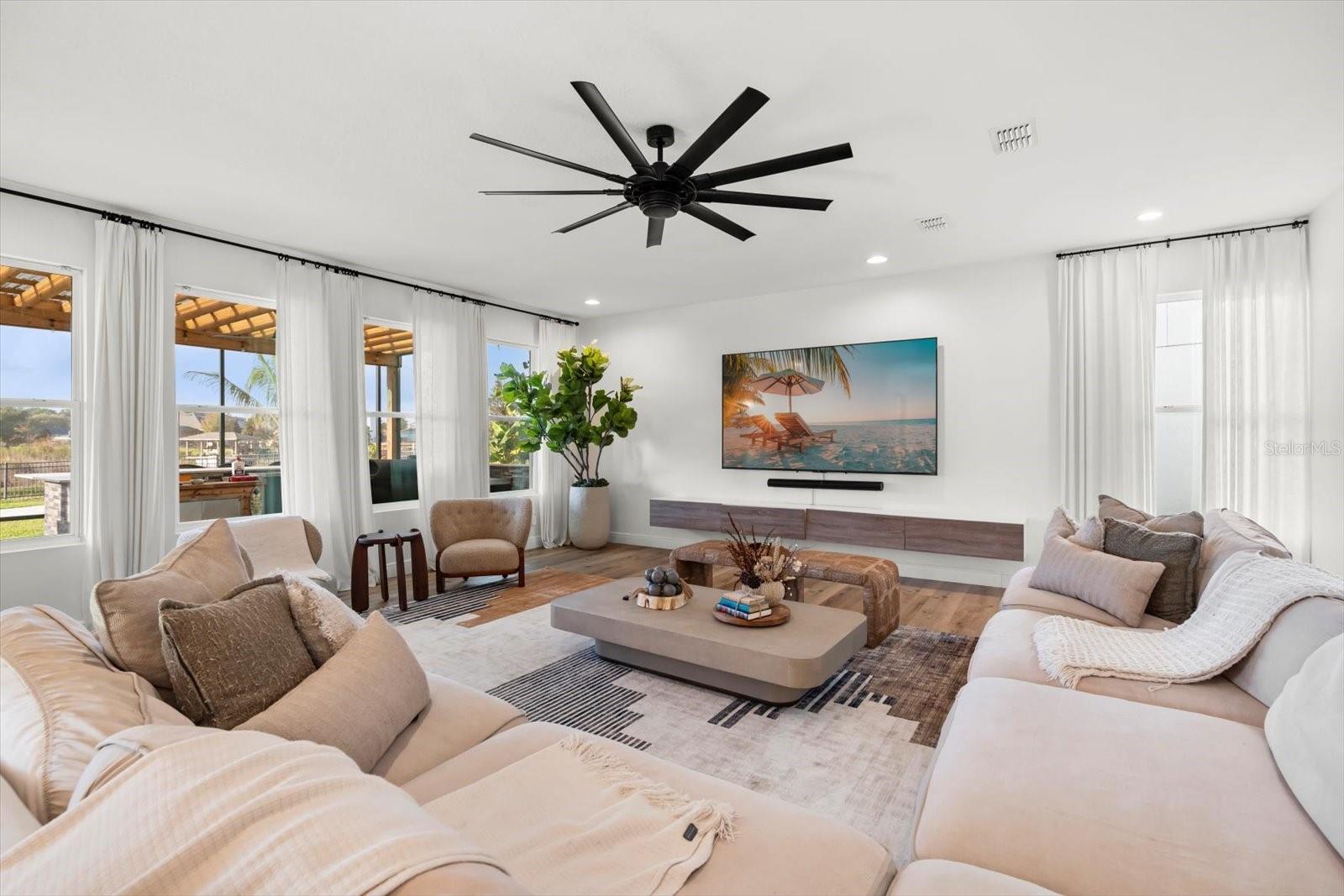 Listing photo id 9 for 1107 White Water Bay Drive