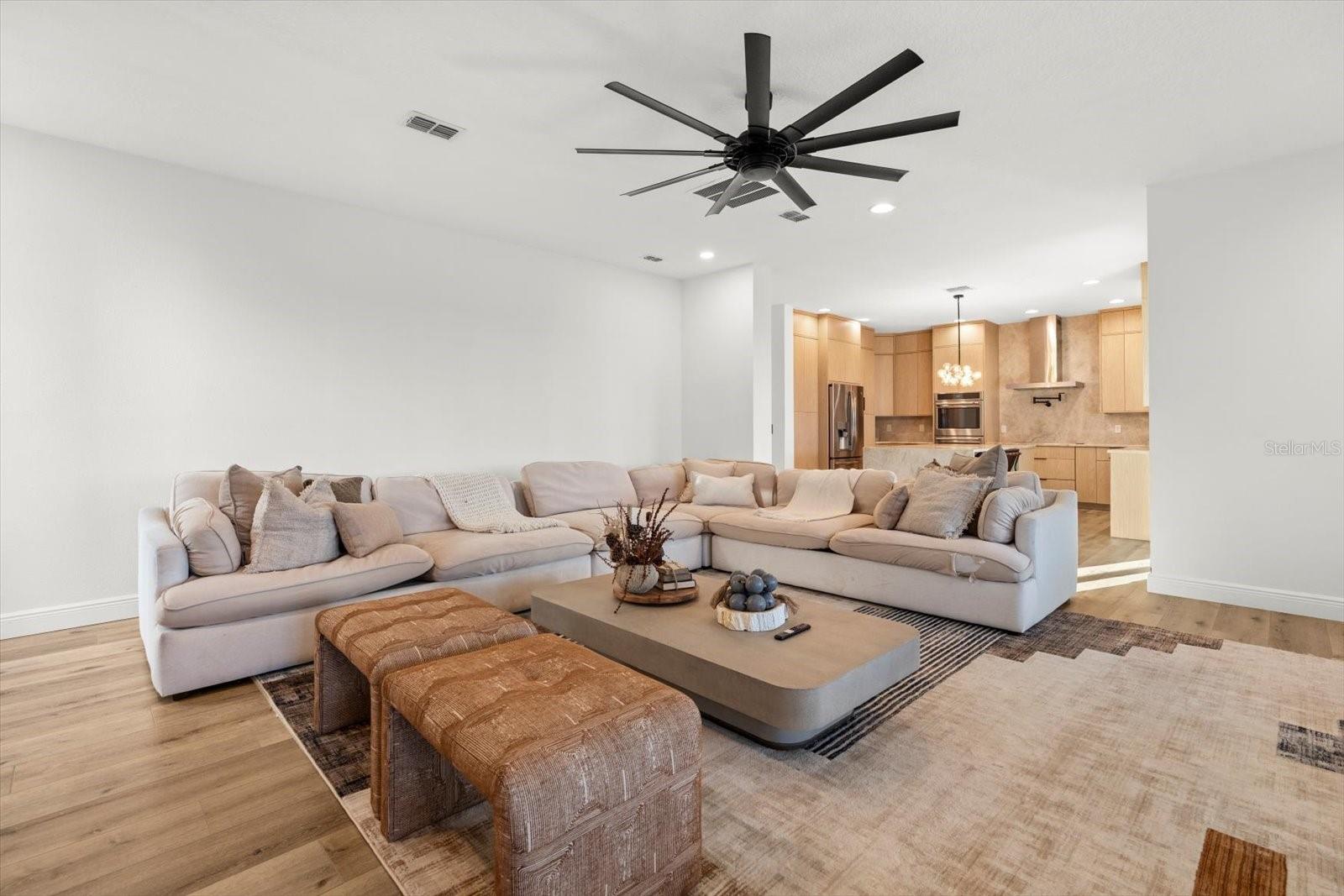 Listing photo id 13 for 1107 White Water Bay Drive