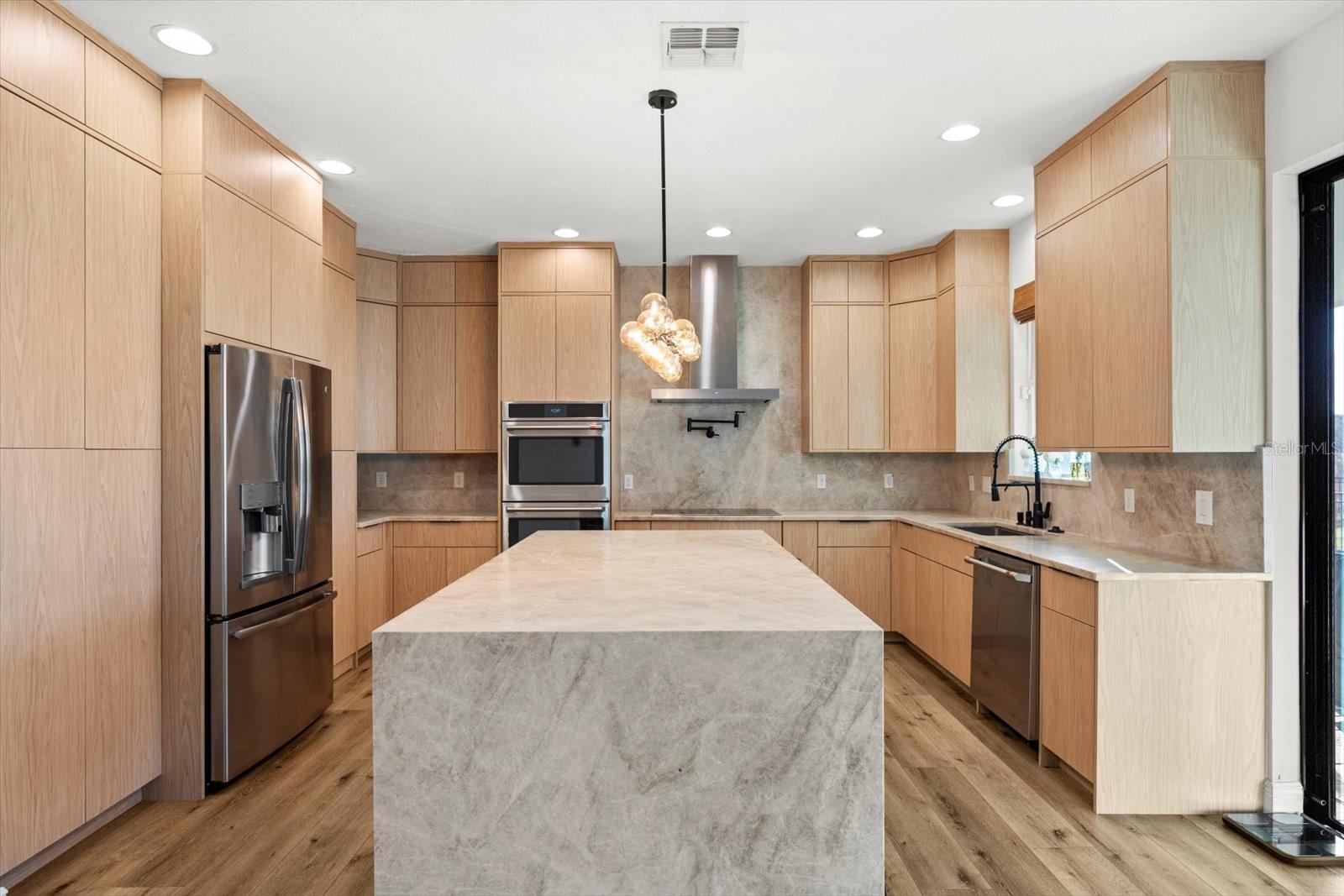 Listing photo id 16 for 1107 White Water Bay Drive