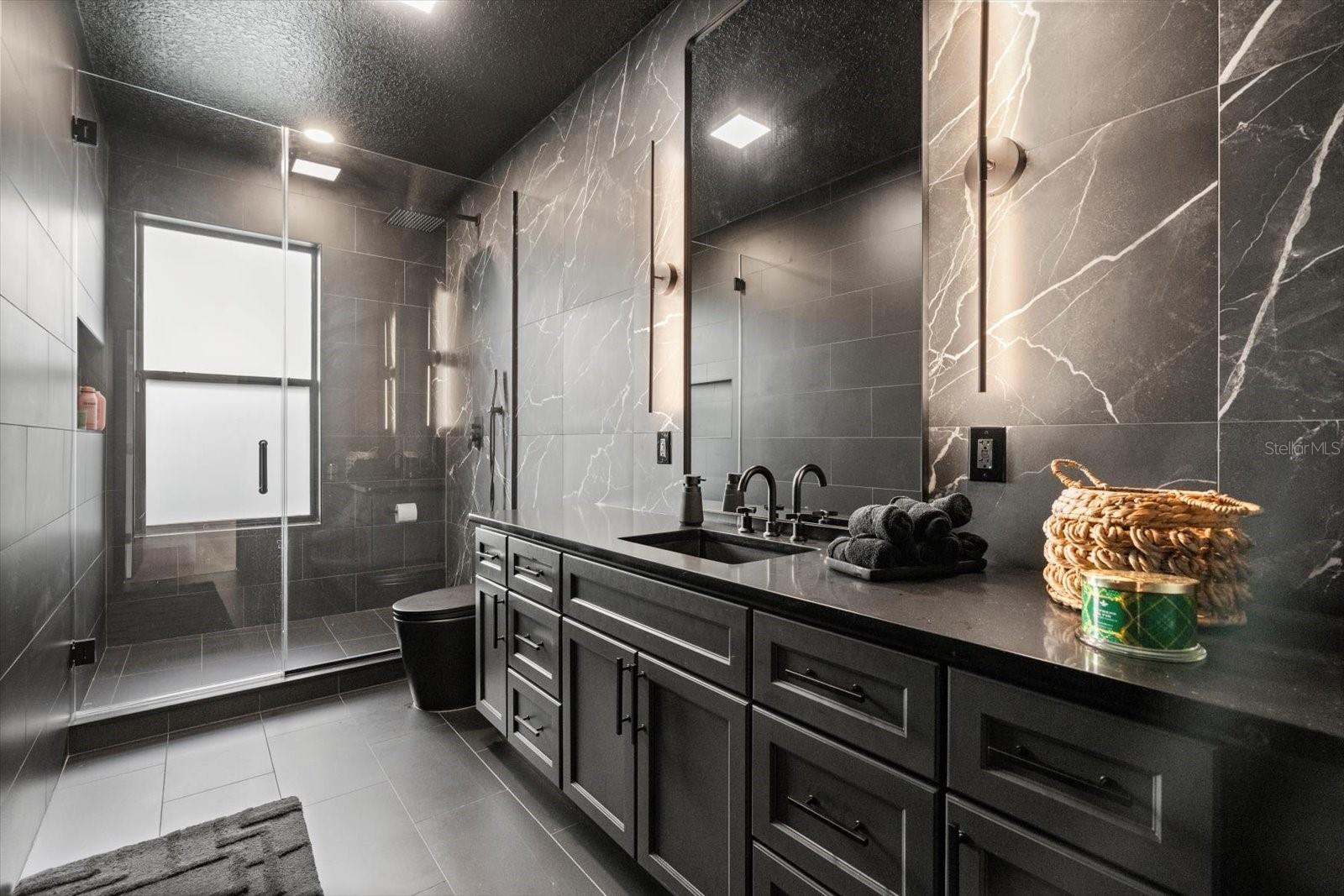 Listing photo id 19 for 1107 White Water Bay Drive