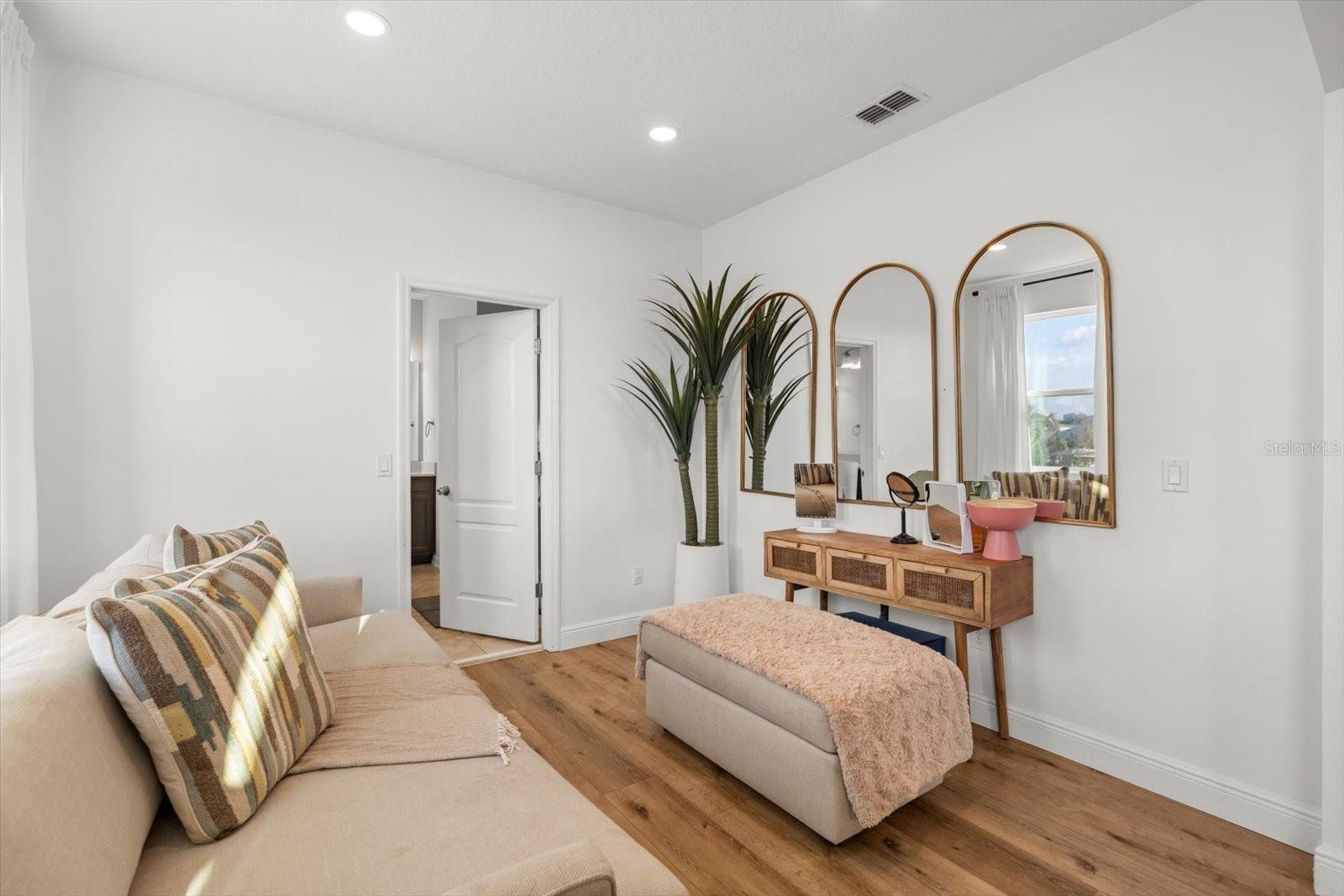 Listing photo id 24 for 1107 White Water Bay Drive