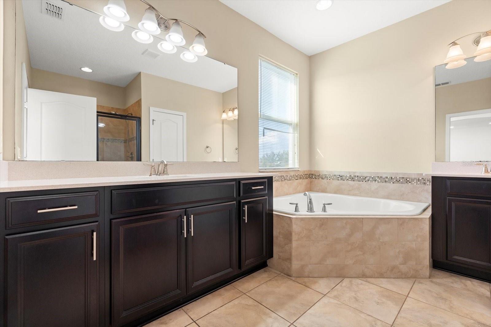 Listing photo id 25 for 1107 White Water Bay Drive