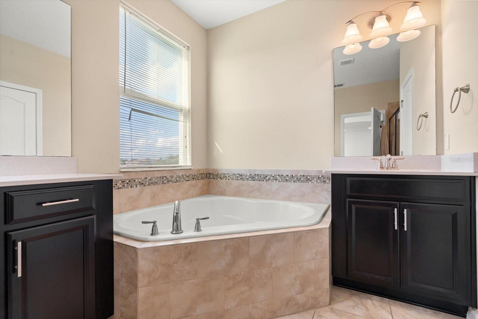 Listing photo id 26 for 1107 White Water Bay Drive