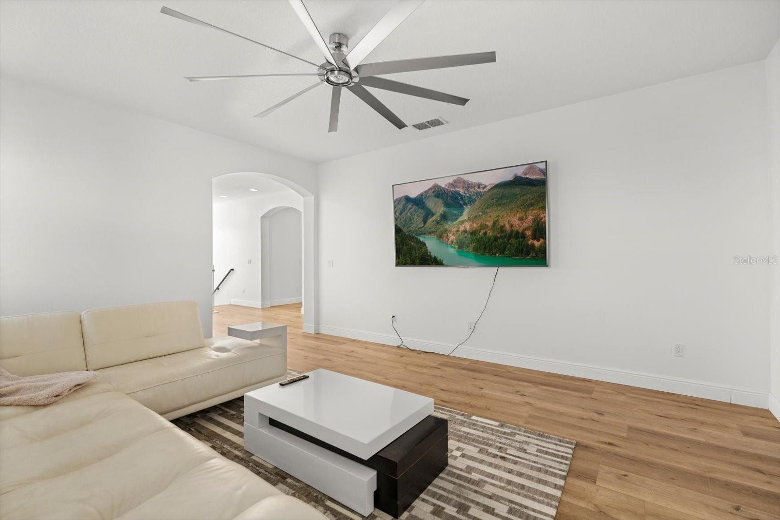 Listing photo id 31 for 1107 White Water Bay Drive