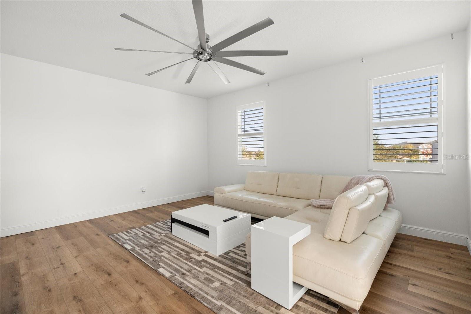 Listing photo id 32 for 1107 White Water Bay Drive