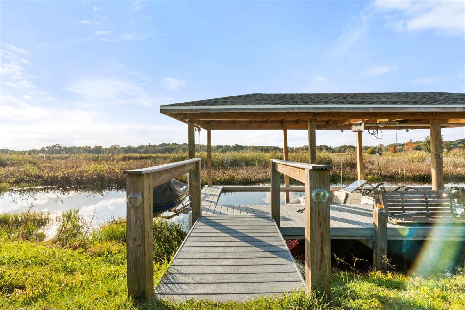 Listing photo id 2 for 1107 White Water Bay Drive