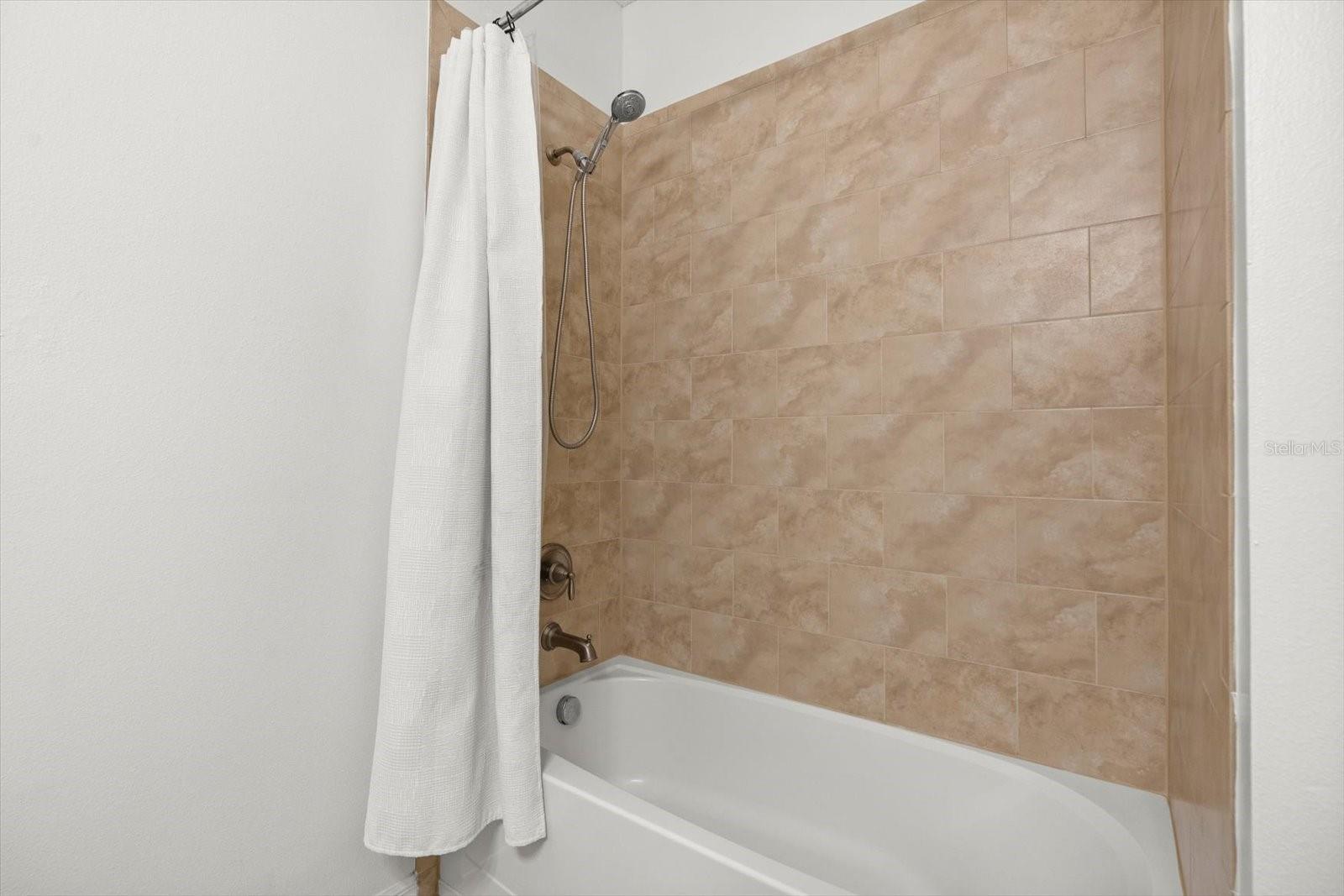 Listing photo id 38 for 1107 White Water Bay Drive