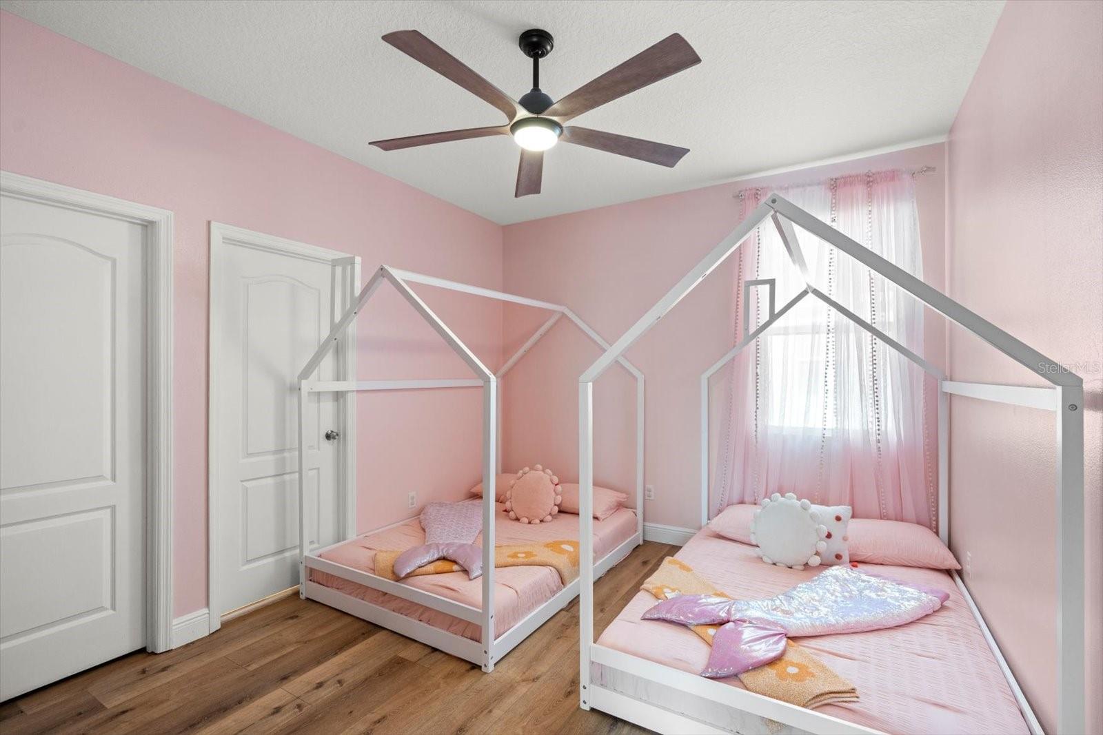 Listing photo id 41 for 1107 White Water Bay Drive