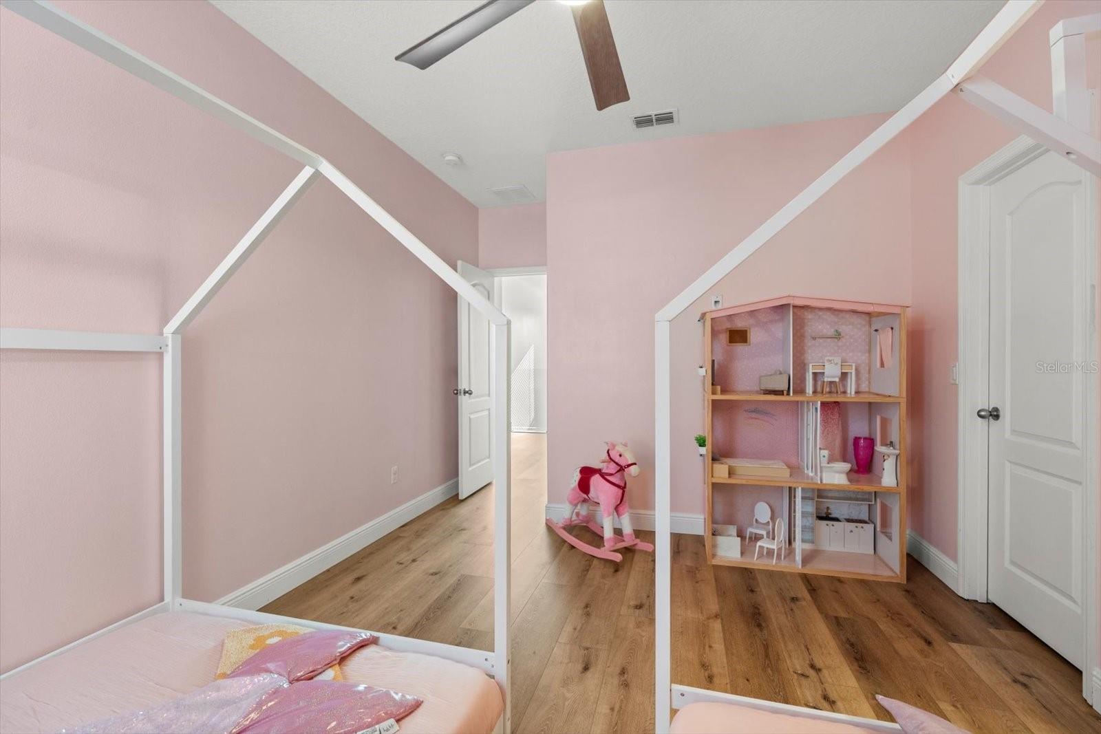 Listing photo id 42 for 1107 White Water Bay Drive