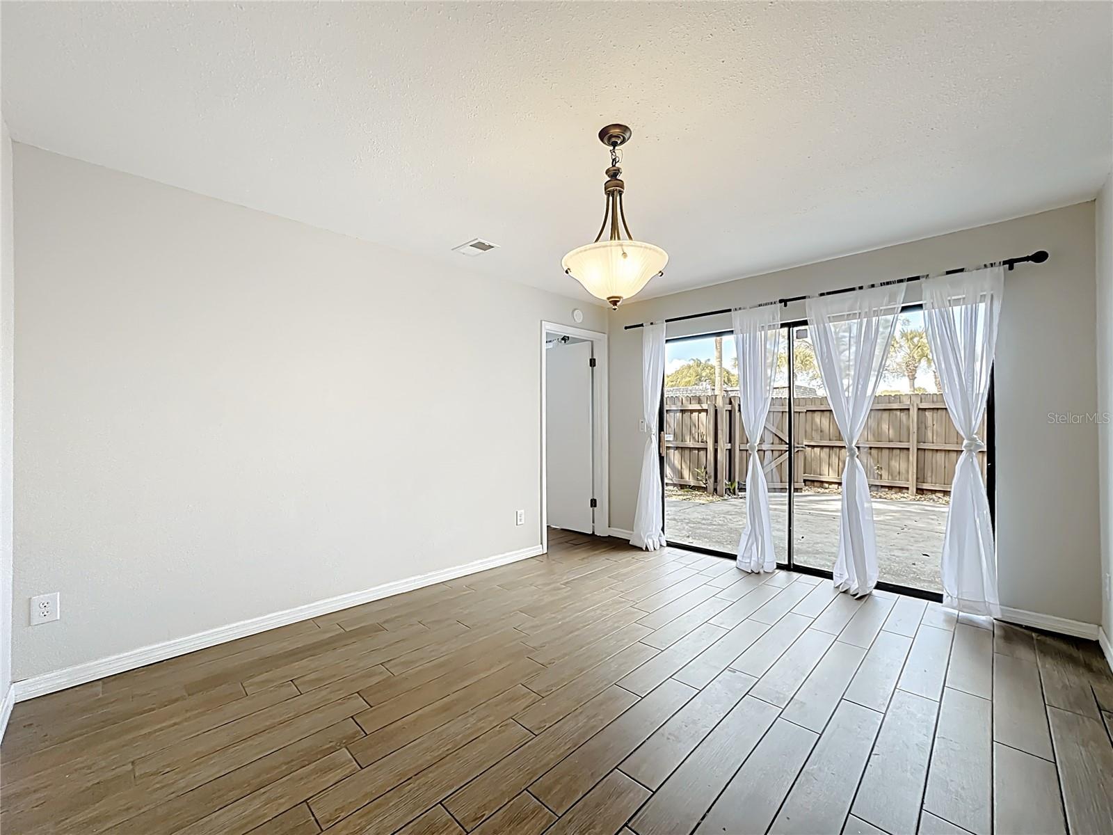 Image 8 of 29 For 1515 Winter Green Boulevard