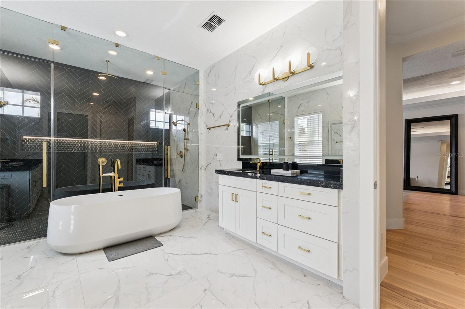 Image 21 of 53 For 12618 Snell Lane