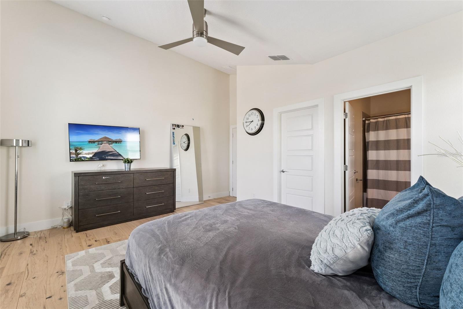 Image 32 of 53 For 12618 Snell Lane