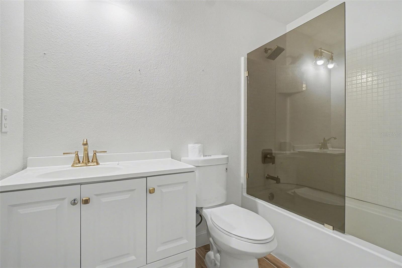 Image 10 of 15 For 406 Capron Ash Loop