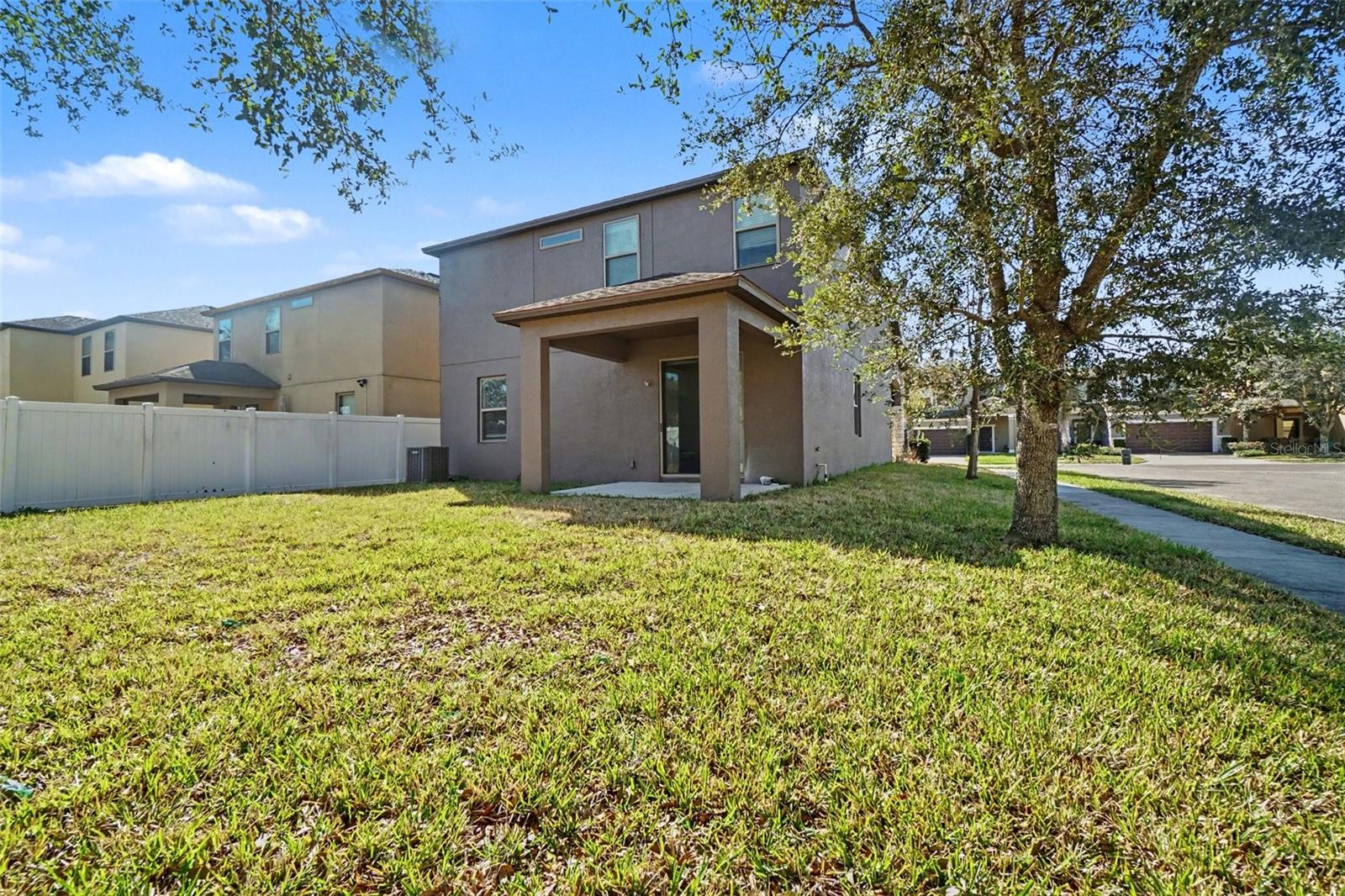 Image 14 of 15 For 406 Capron Ash Loop