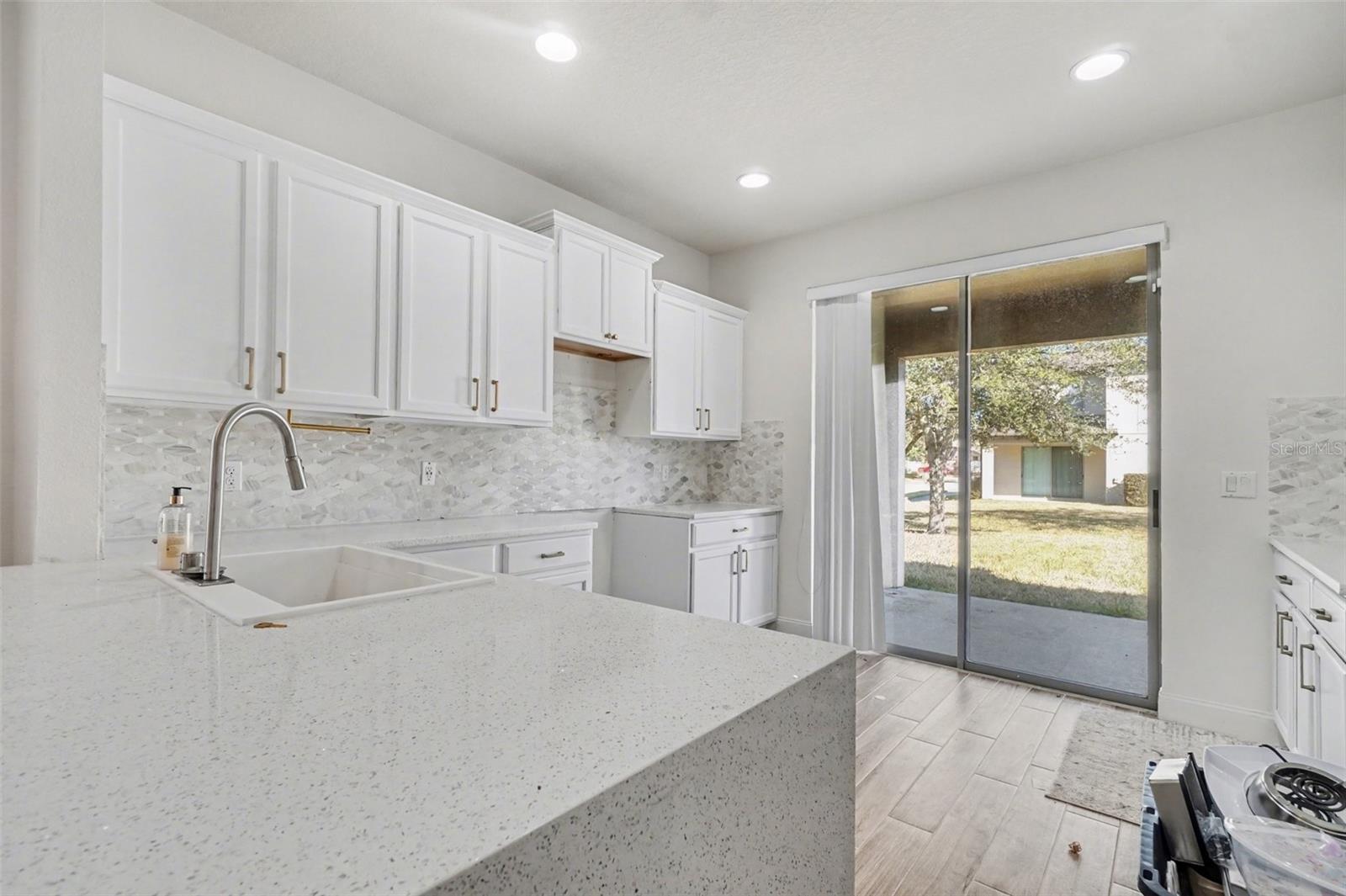 Image 5 of 15 For 406 Capron Ash Loop