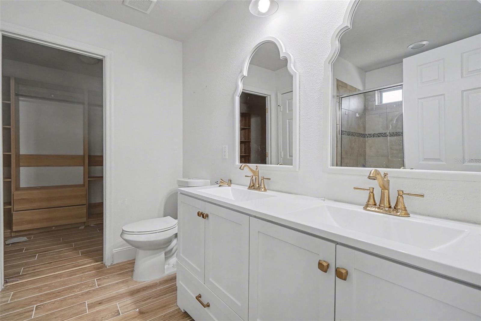 Image 9 of 15 For 406 Capron Ash Loop