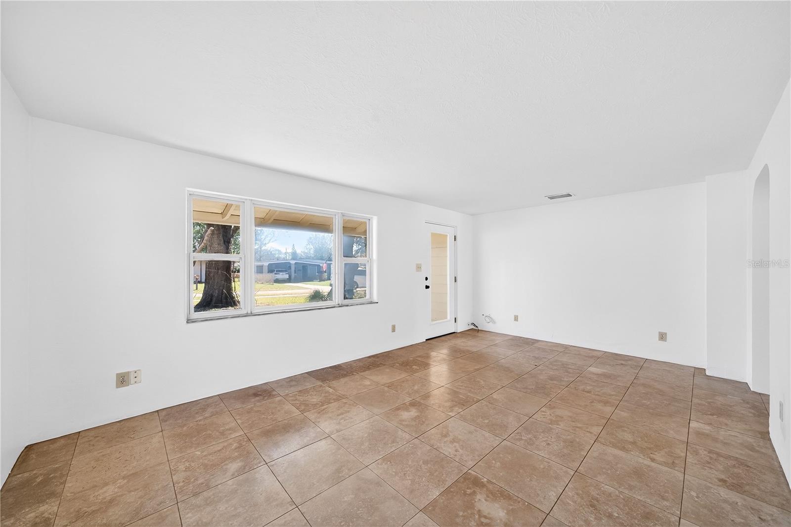 Image 4 of 23 For 765 Baffie Avenue