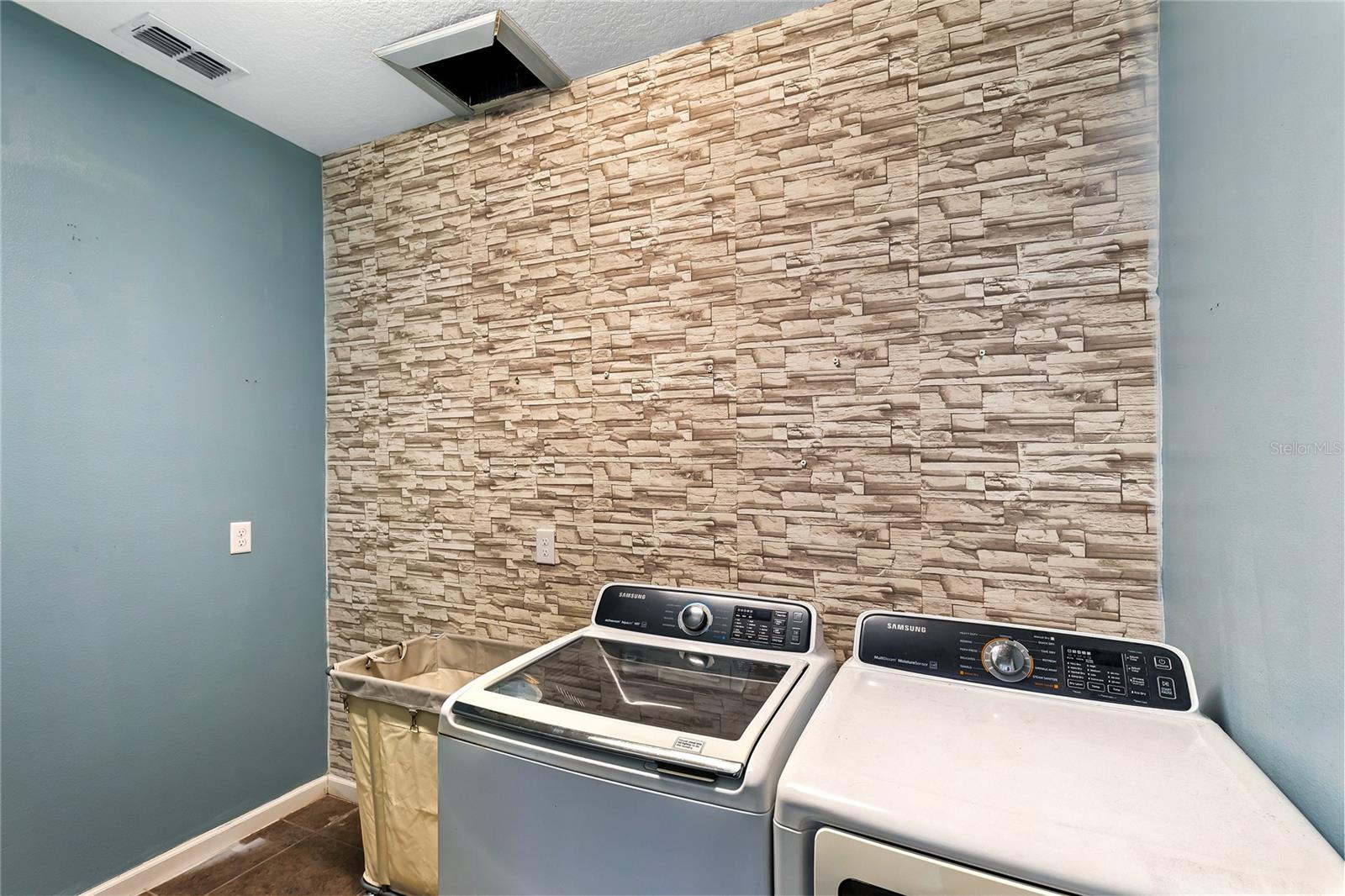 Image 15 of 36 For 873 Haring Lane