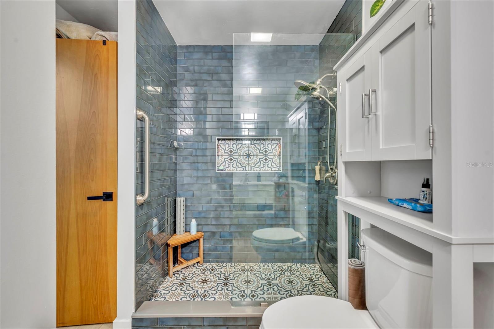 Image 11 of 31 For 100 Ross Lake Lane