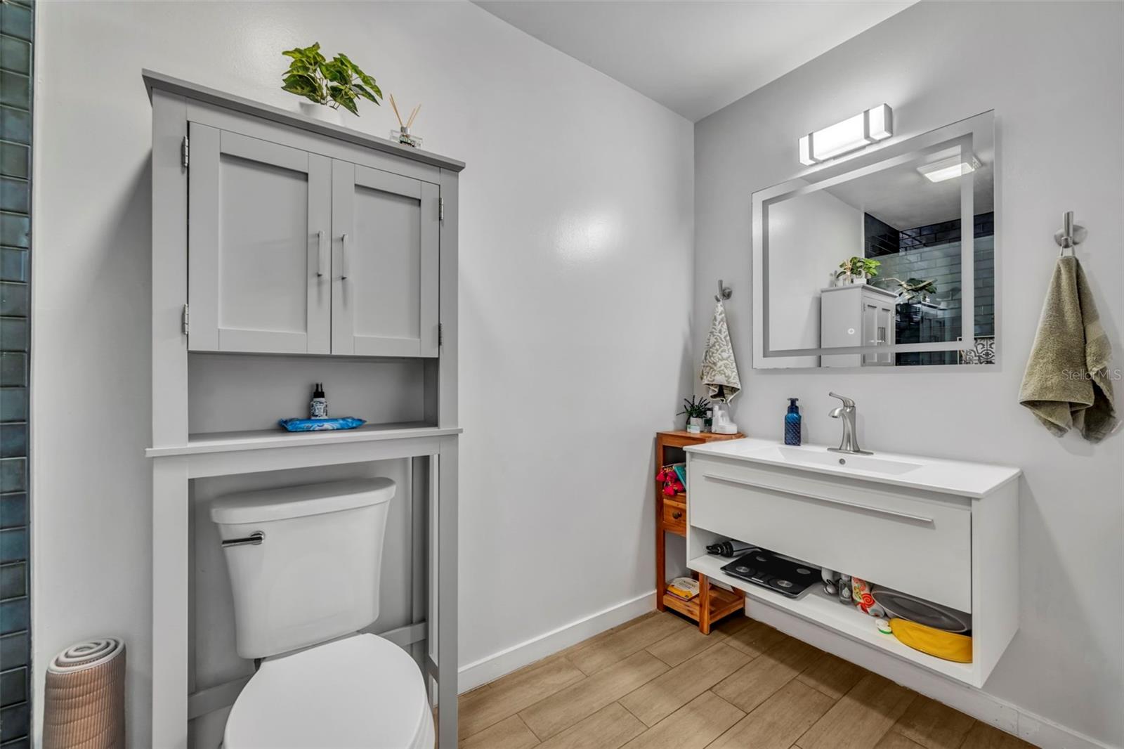 Image 12 of 31 For 100 Ross Lake Lane