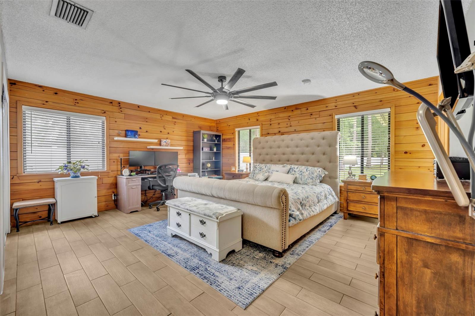 Image 13 of 31 For 100 Ross Lake Lane