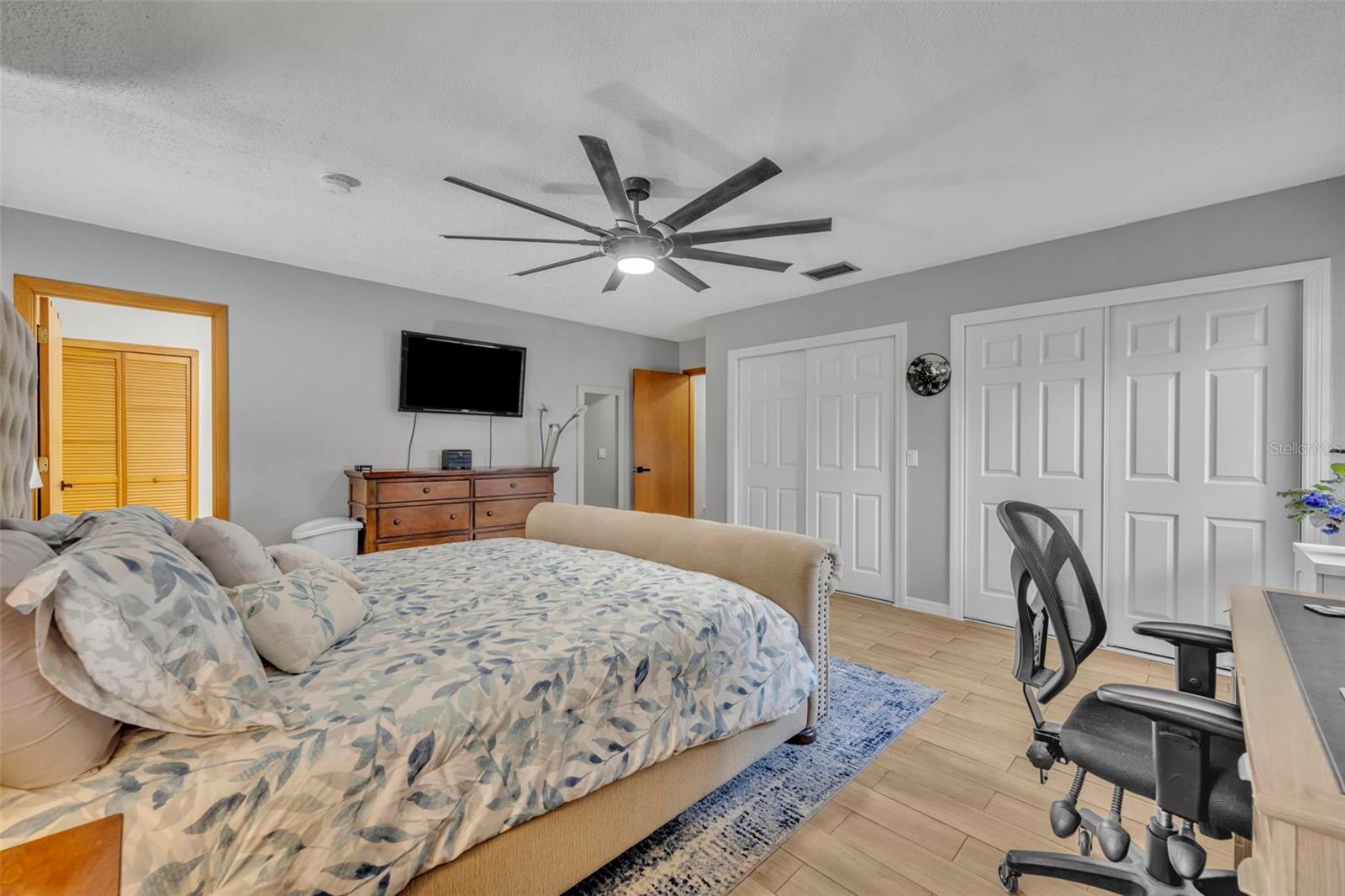 Image 14 of 31 For 100 Ross Lake Lane