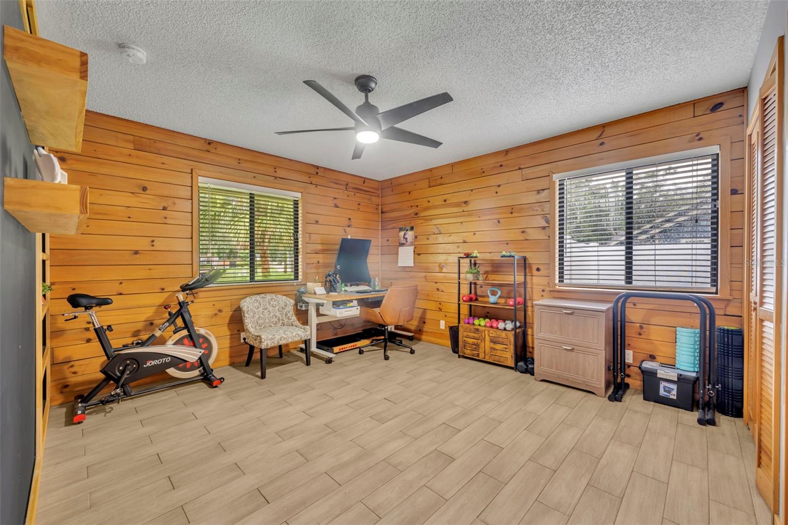 Image 16 of 31 For 100 Ross Lake Lane