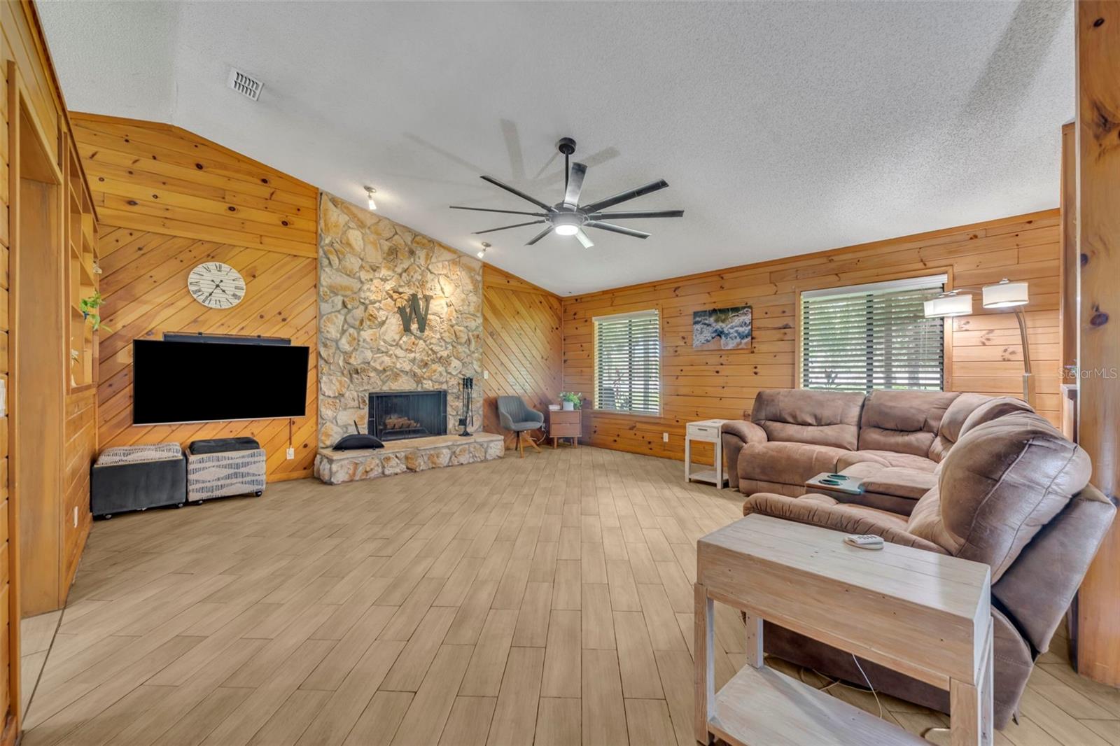 Image 4 of 31 For 100 Ross Lake Lane