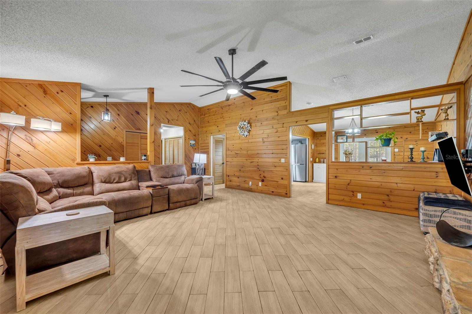 Image 5 of 31 For 100 Ross Lake Lane