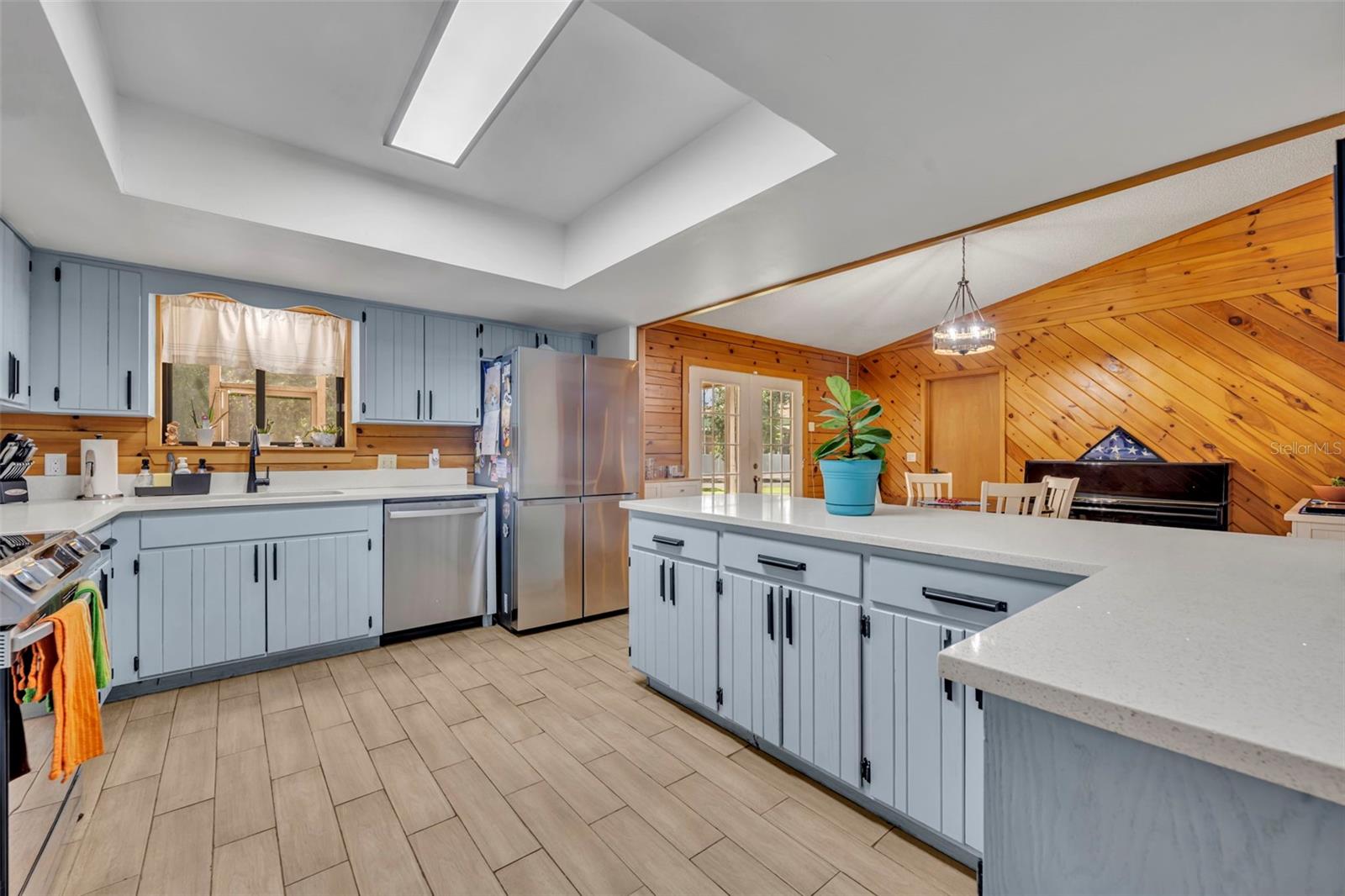 Image 6 of 31 For 100 Ross Lake Lane