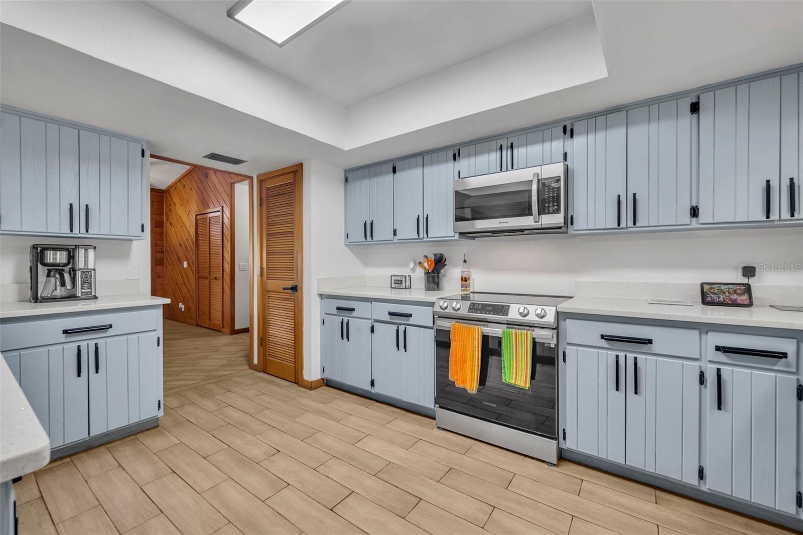 Image 8 of 31 For 100 Ross Lake Lane