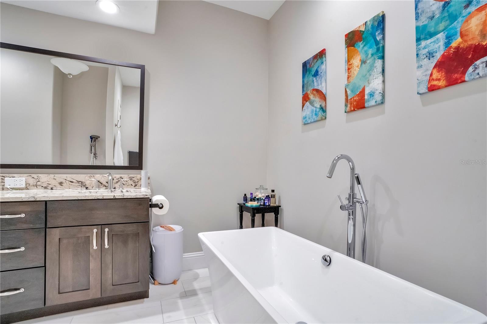 Image 20 of 42 For 665 Jackson Street