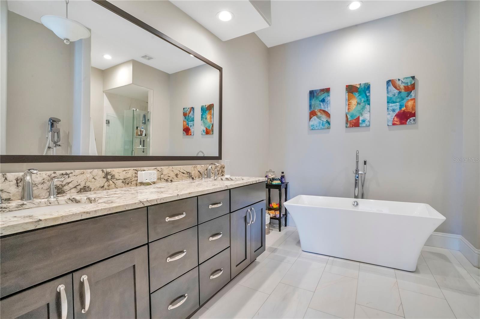 Image 22 of 42 For 665 Jackson Street