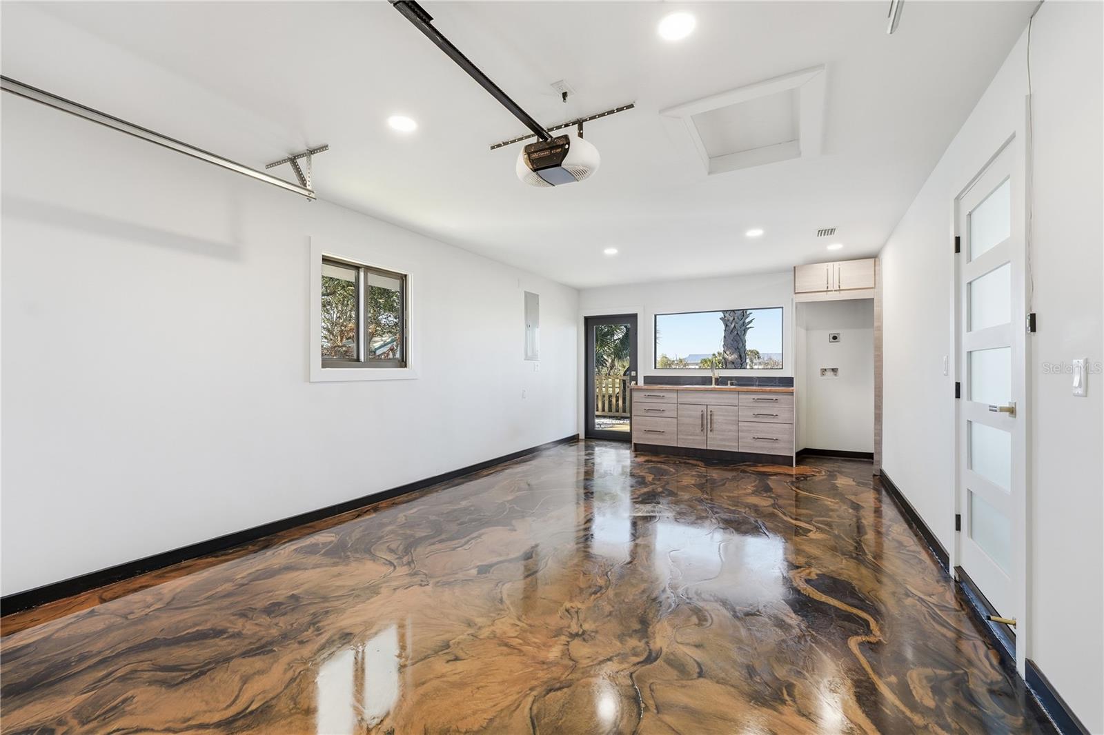 Image 33 of 61 For 203 Parkwood Lane