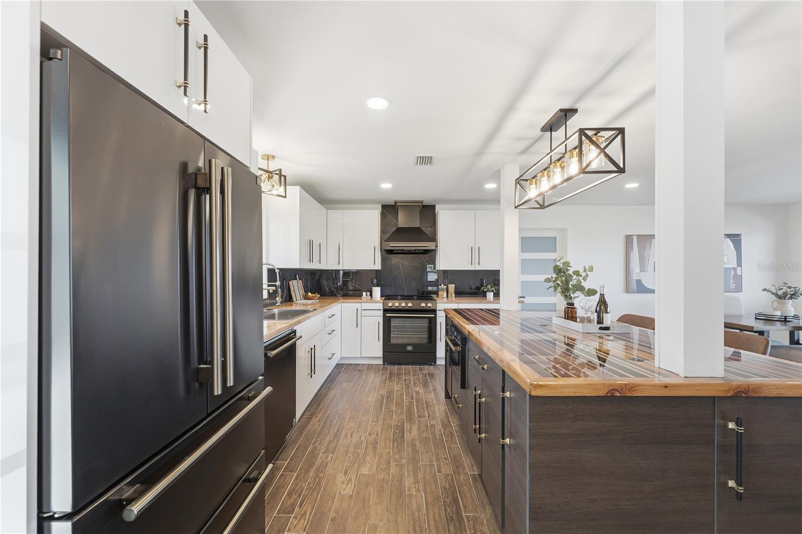 Image 35 of 61 For 203 Parkwood Lane