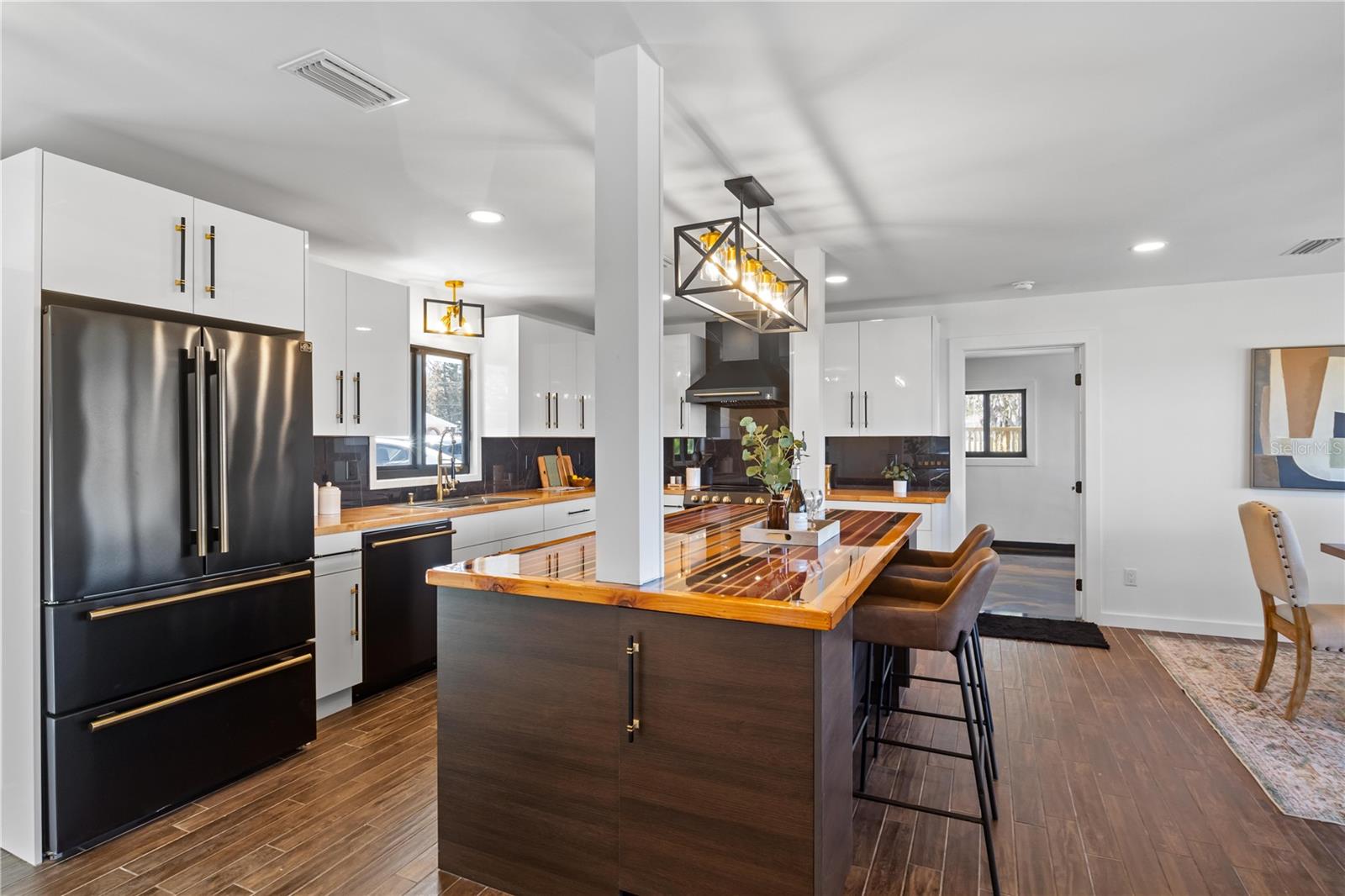 Image 8 of 61 For 203 Parkwood Lane