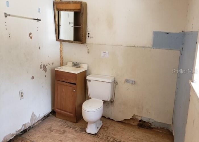 Image 16 of 17 For 706 Walnut Avenue